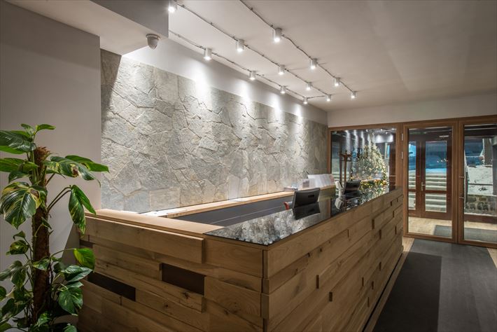 ホテルのレセプションの写真Unsplashで無料写真をダウンロードする