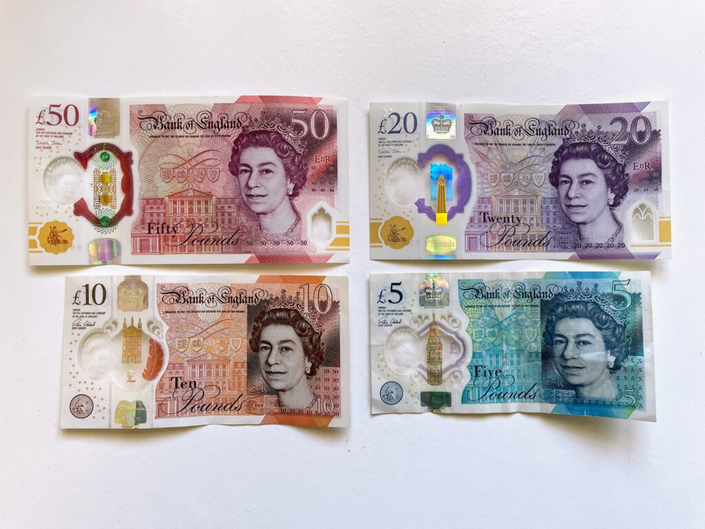 イギリス 350ポンド 紙幣 + 硬貨