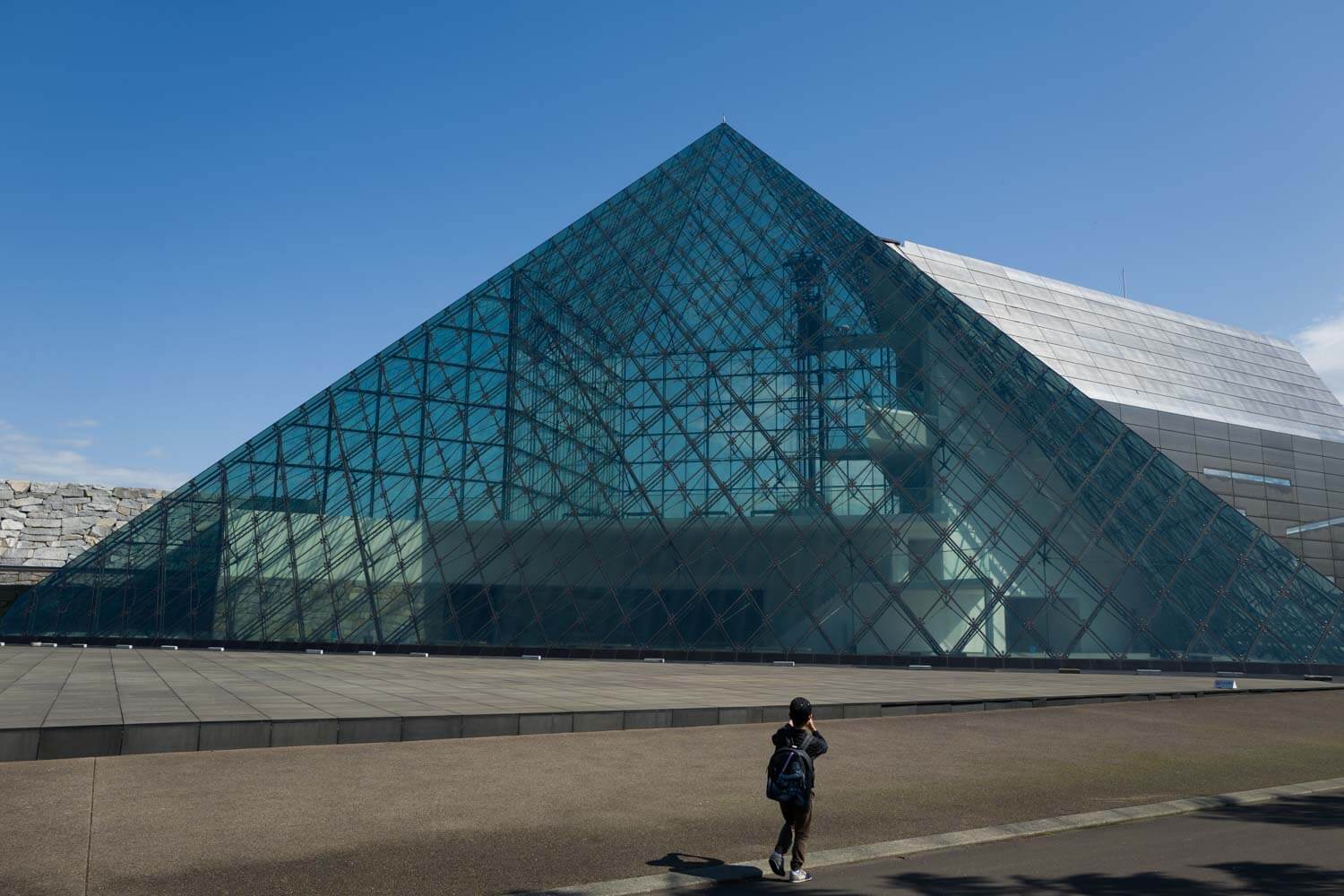 モエレ沼公園 ガラスのピラミッドから見る冬景色が綺麗だった - ぴんたびブログ