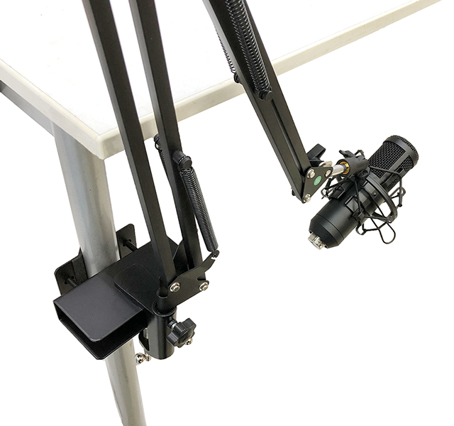 モニターアームをスチールラックの支柱に取付けました今なら30%オフ ErGearのモニターアームはコスパ最強 - モニオの部屋