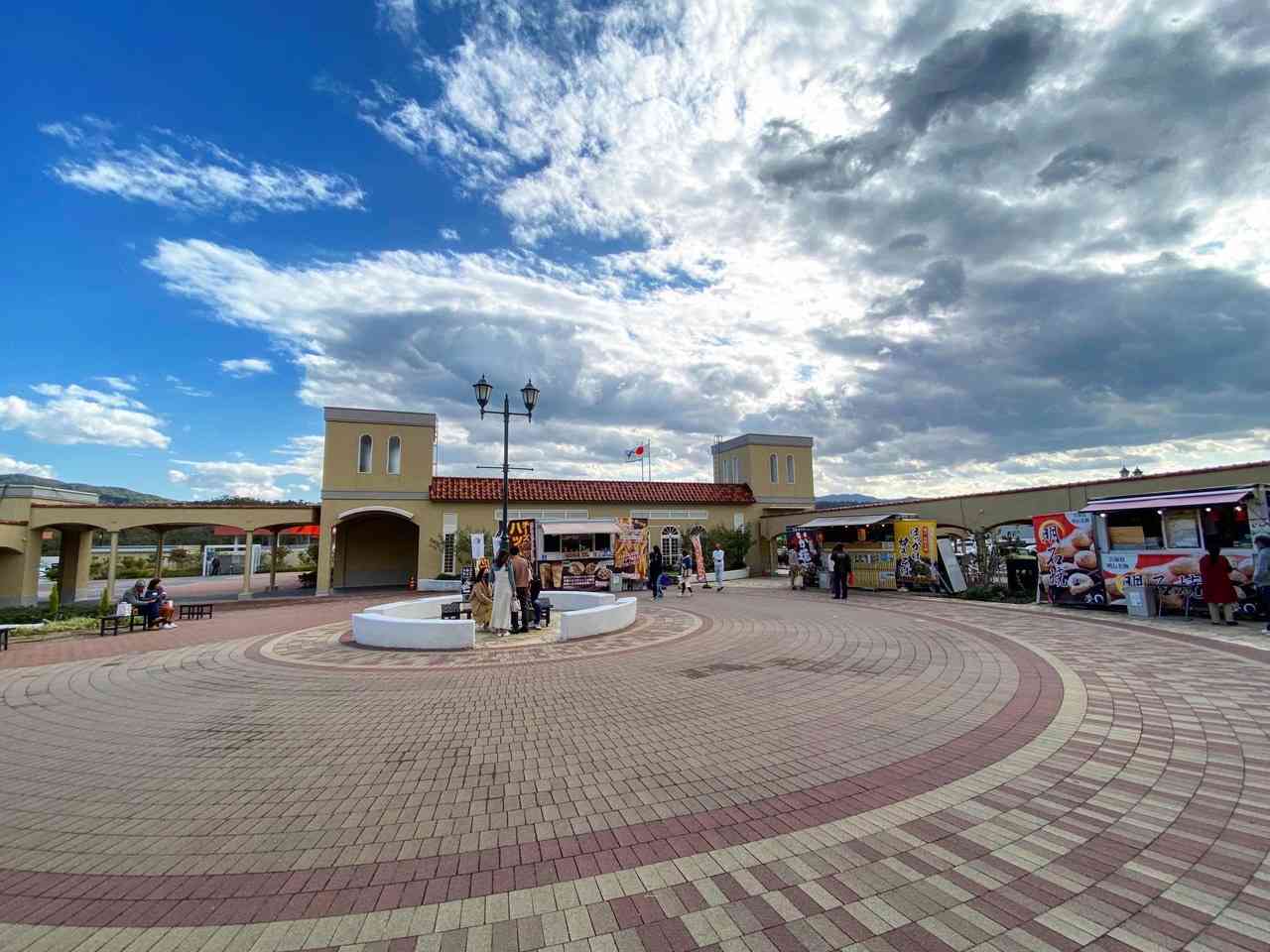 新名神・宝塚北ＳＡ タカラヅカ感満載！手塚治虫ファンも必見！トイレはもはやタカラジェンヌの楽屋！？ - シングル＆ワーキングママのぽんちゃん日記