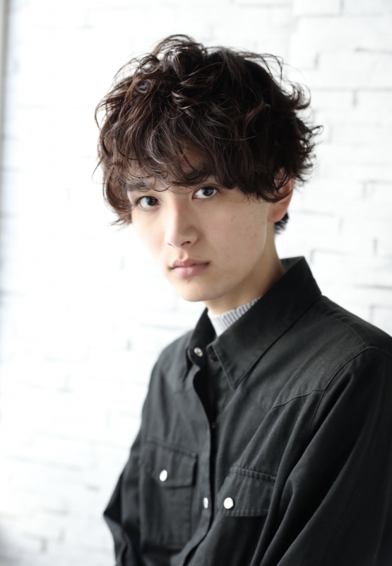 大人ナチュラルパーマミディアム：メンズビューティーBOXヘアカタログ