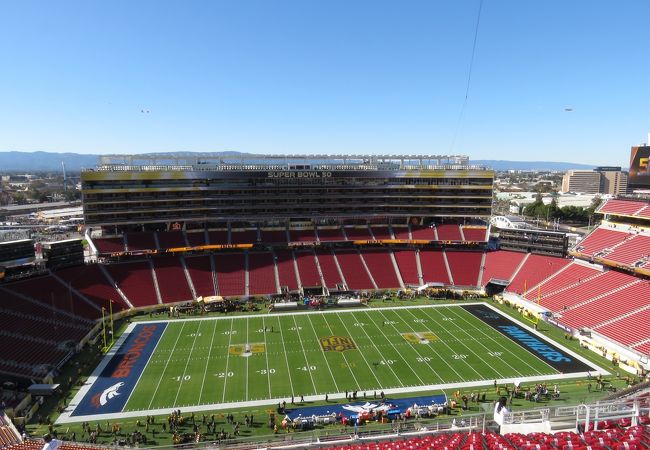 BNY Mellon Club East リーバイススタジアムのVIP席 サンフランシスコ・49ers- チープトラベルズ・チケット