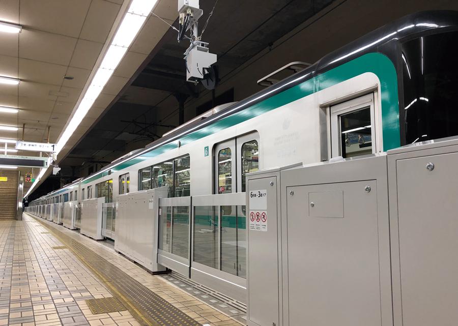 鉄道の駅に設置される最新型のスライド式ホームドアFebruary 2022Highlighting Japan