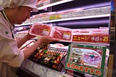 レールＰＯＰ作成用 マルチＰＯＰ長尺用紙。「カッターを使わず、手で切れる」便利さ実感！食品スーパー精肉店様の採用事例。中川製作所コーポレートサイト