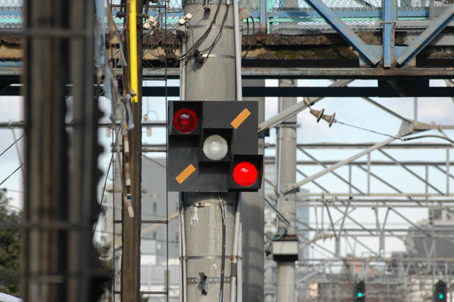 廃止決定！ 小田急の踏切動作反応灯 - YouTube