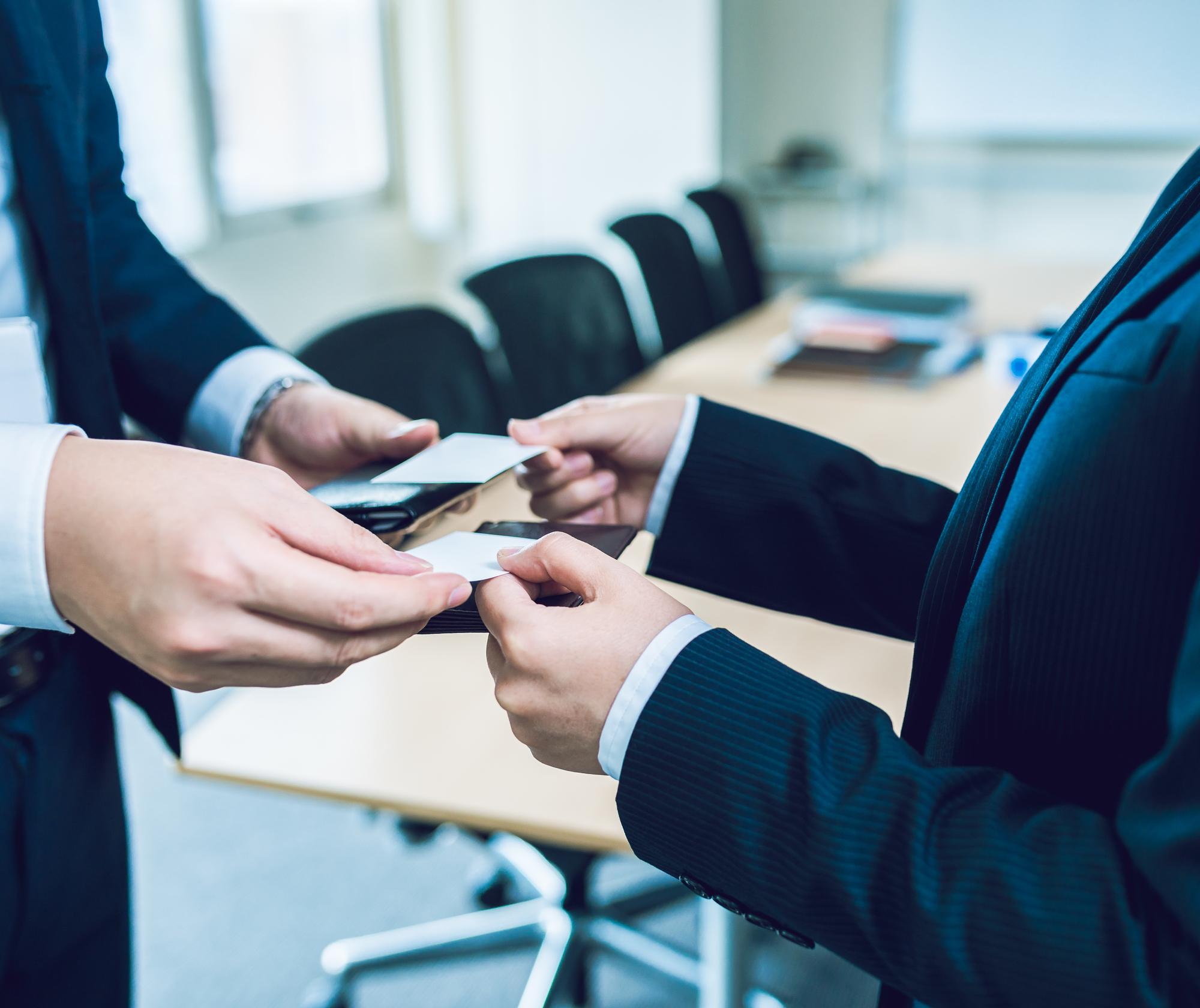 ビジネスマナー・名刺交換編 基本から疑問点まで徹底的に解説