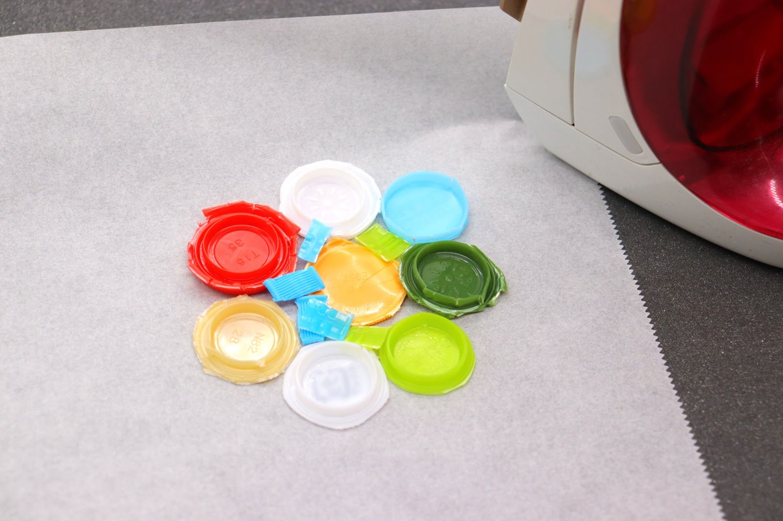 保存版ご家庭用アイロンを使い、プラごみからめちゃんこカワイイアクセサリーを作るダイナミックラボ