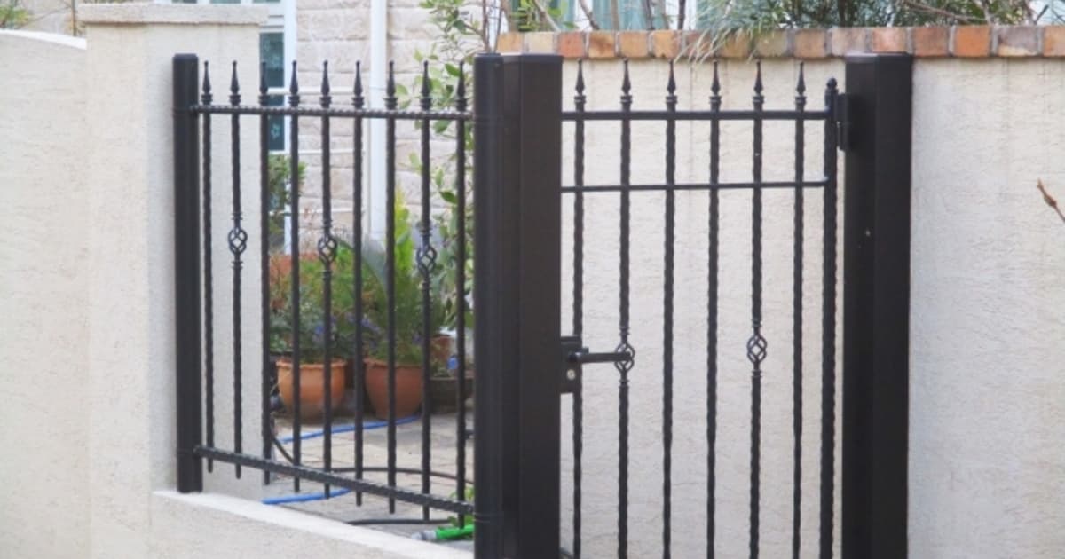 折板屋根の塗装費用と単価内訳は？できるだけ安く塗装する方法も紹介三州瓦の神清愛知で創業150年超。地震や台風に強い防災瓦・軽量瓦・天窓・雨漏・リフォームなど屋根のことならなんでもご相談ください