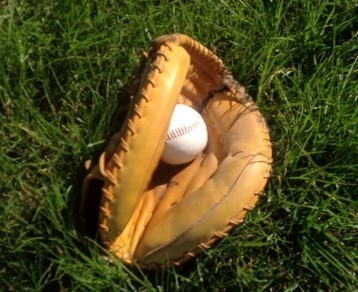 ウィリアム・コントレラスが兄弟のライバル関係を盛り上げ、ワイルドなMLB対決で兄のウィルソンをアウトにする - M Sports