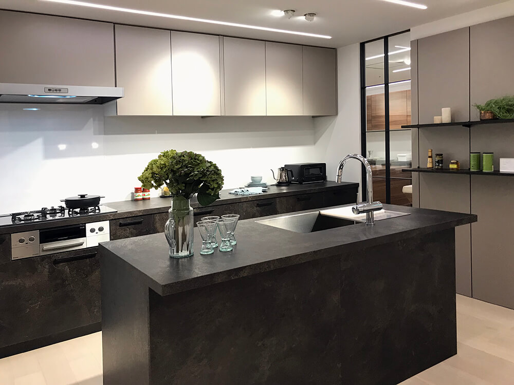 中古住宅のキッチンに鉄の塊「メルクリオ」を設置する！築20年中古で買ったマイホーム＃11DIY MAGAZINE