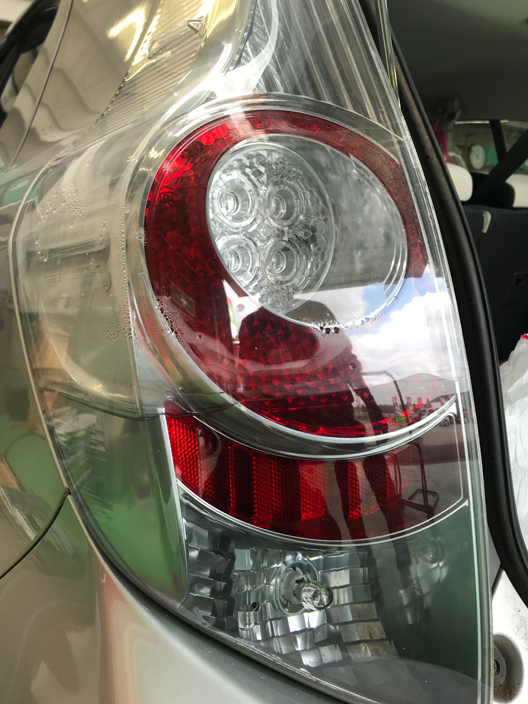 MRテールランプ交換３修理・施工実例浜松・磐田車の板金塗装・キズ・凹み修理のグランドオート