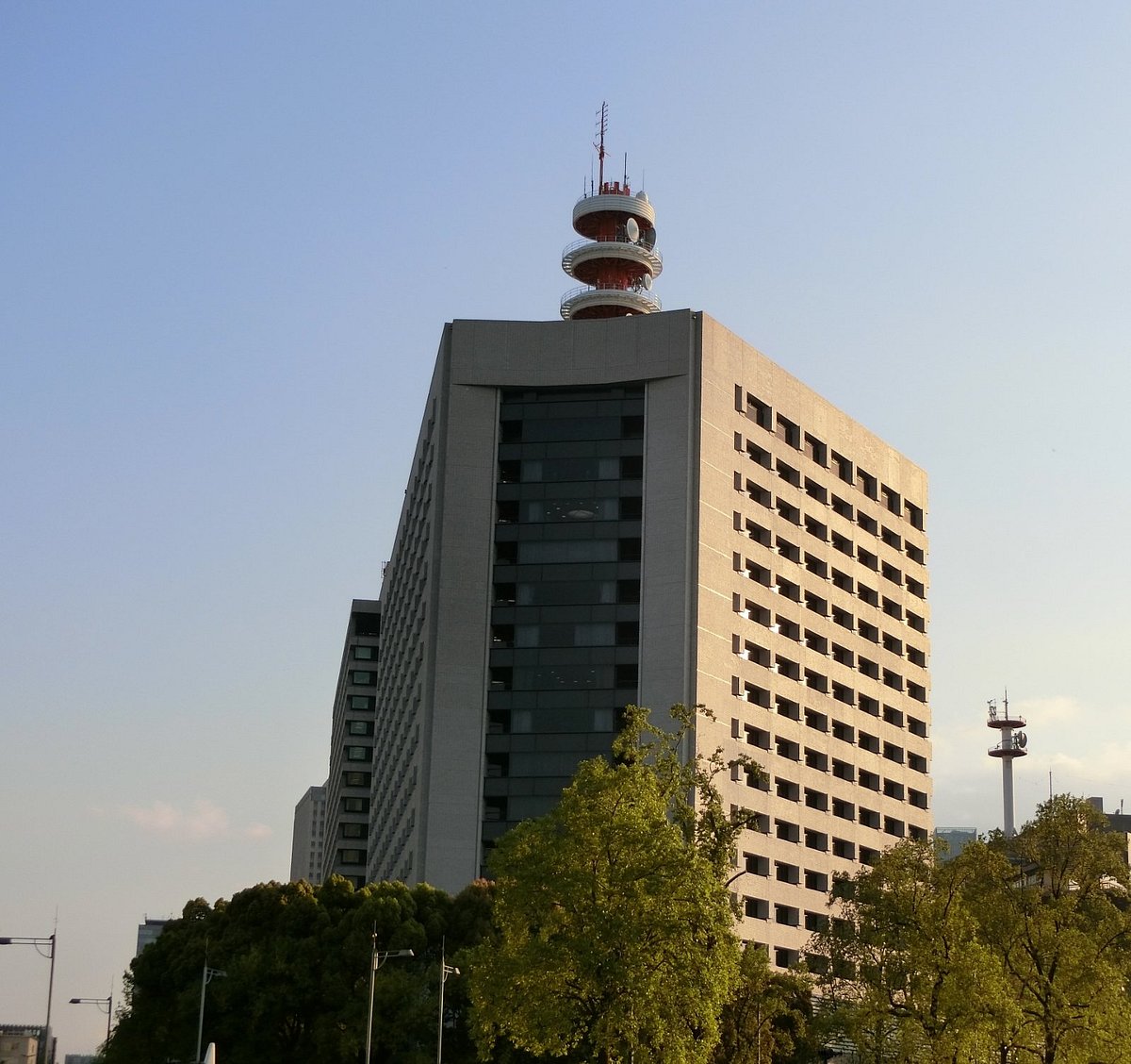 警視庁の屋上に立つアンテナ塔の無料の写真素材 - ID.44362フリー素材 ぱくたそ