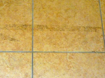 ガラスに付いたテープ跡でお困りではありませんか？ 誰でも簡単にできるセロハンテープ跡の除去方法を解説