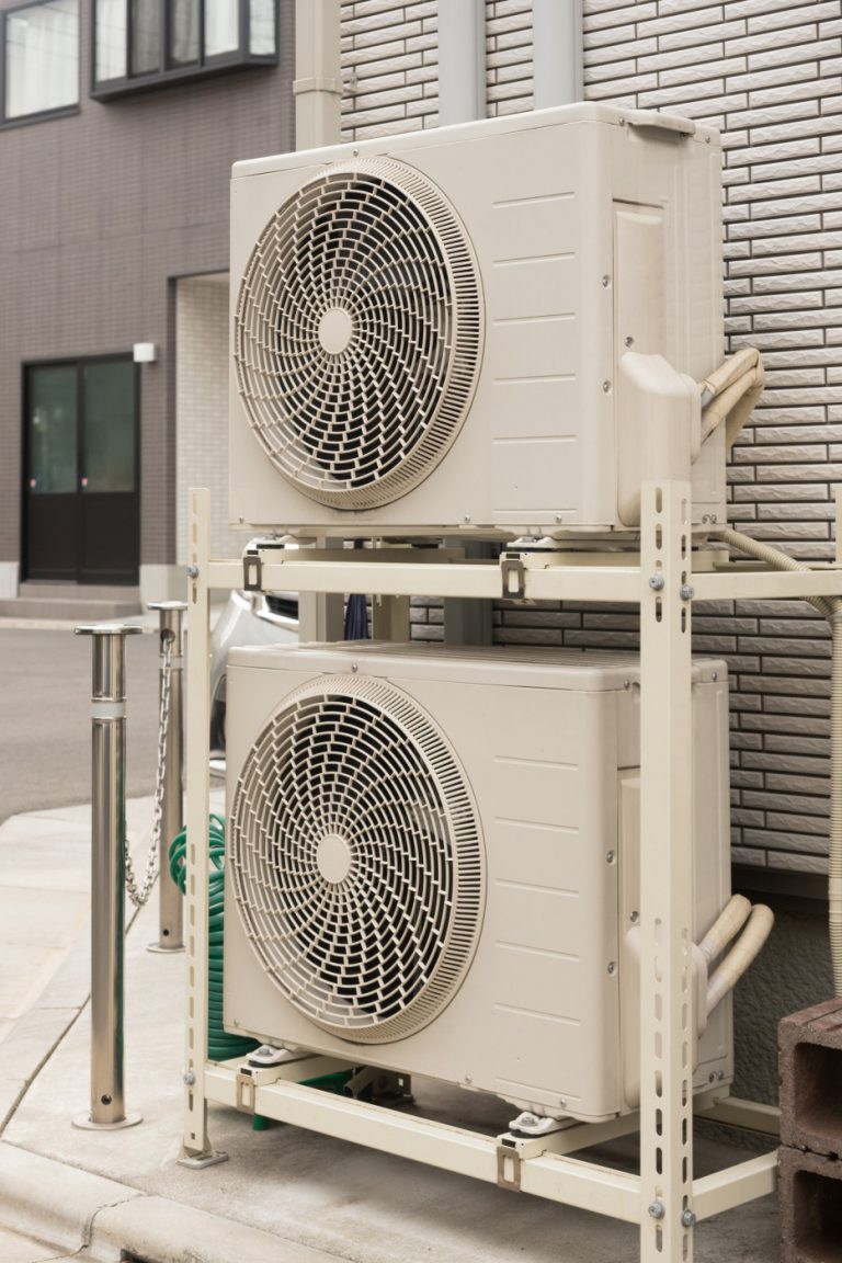 エアコン転倒防止金具