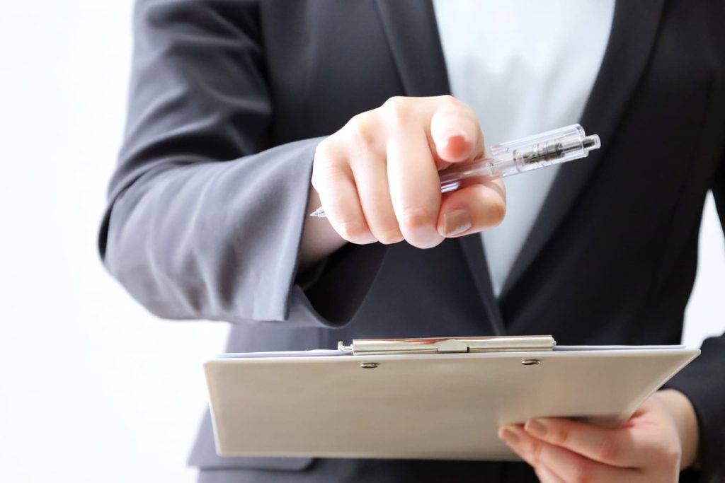 オフィスカジュアルで注意されたのはなぜ？理由と対処法を紹介キャリアルーク