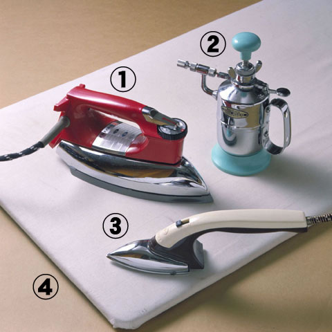 白い背景に分離された電気アイロンの写真素材・画像素材 Image 72941596