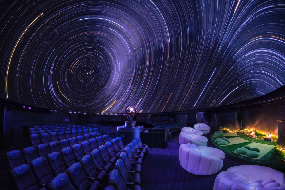 都会で星空に癒やされる！ サンシャインシティの「コニカミノルタプラネタリウム満天」の魅力るるぶ&more