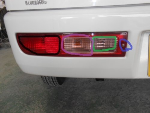 テール球 ストップランプ 交換長野県長野市の板金塗装キズへこみ事故車の修理 ㈲ヤマト自動車工業