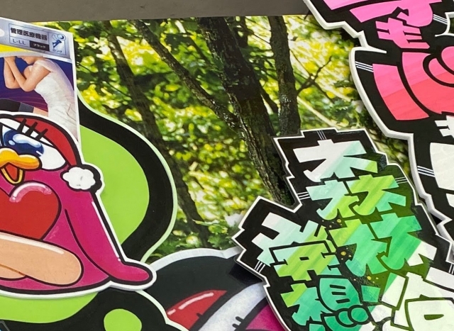 ドンキを支えるPOPライターのお仕事！「ドンキ文字」が描けるようになるまでPicoN