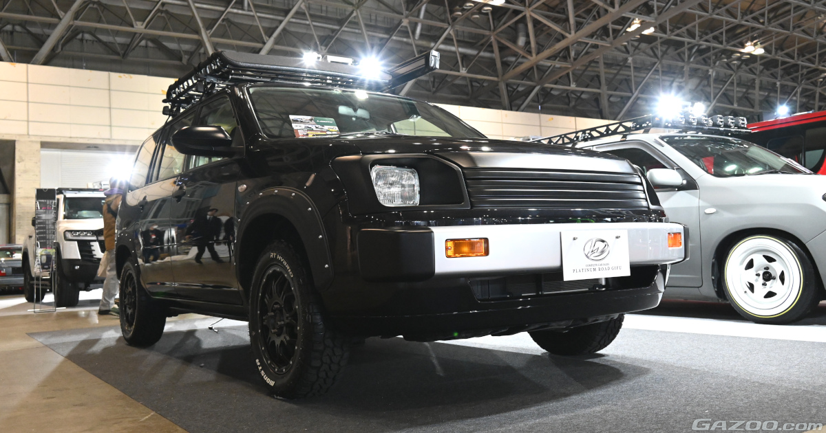 トヨタ「プロボックス」が激変！ “丸目ライト”×“カクカクデザイン”がめちゃカッコイイ！ 箱ばん屋が手掛けた「ランクル70風」カスタムカーに反響多数！「細かい所も再現してる！」「良いサイズ感」の声 くるまのニュース自動車情報・ニュース - carview