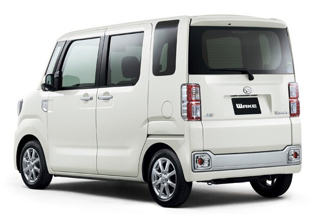 なぜ意外な場所で「軽自動車」が走っている？ 謎ナンバー装着「N-BOXカスタム」が話題に海外の日本車事情とはくるまのニュース