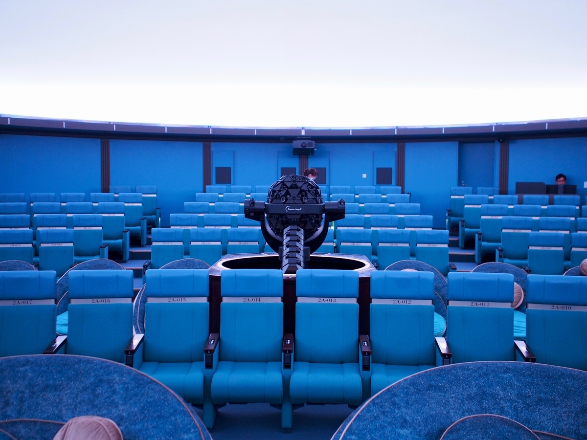 コニカミノルタプラネタリアTOKYOの座席おすすめは？カフェのおすすめや口コミもチェック