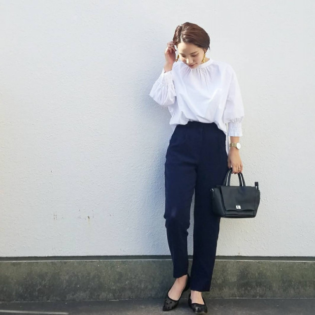 レディース 研修はスーツでいくのがベター？着こなしのチェックポイントも解説します - KASHINAVI カシナビ