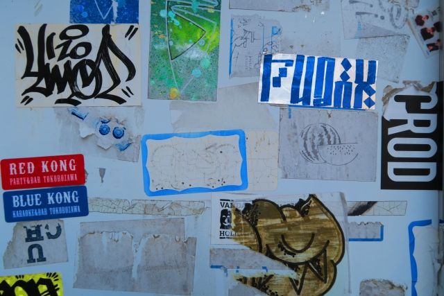 ノートPCにステッカー論鈴木ユートピア