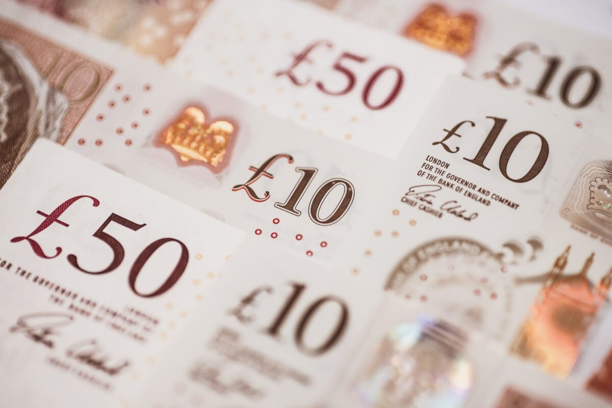 ロンドン外為 円急落、１４４円台後半 １９日正午 ARAB NEWS