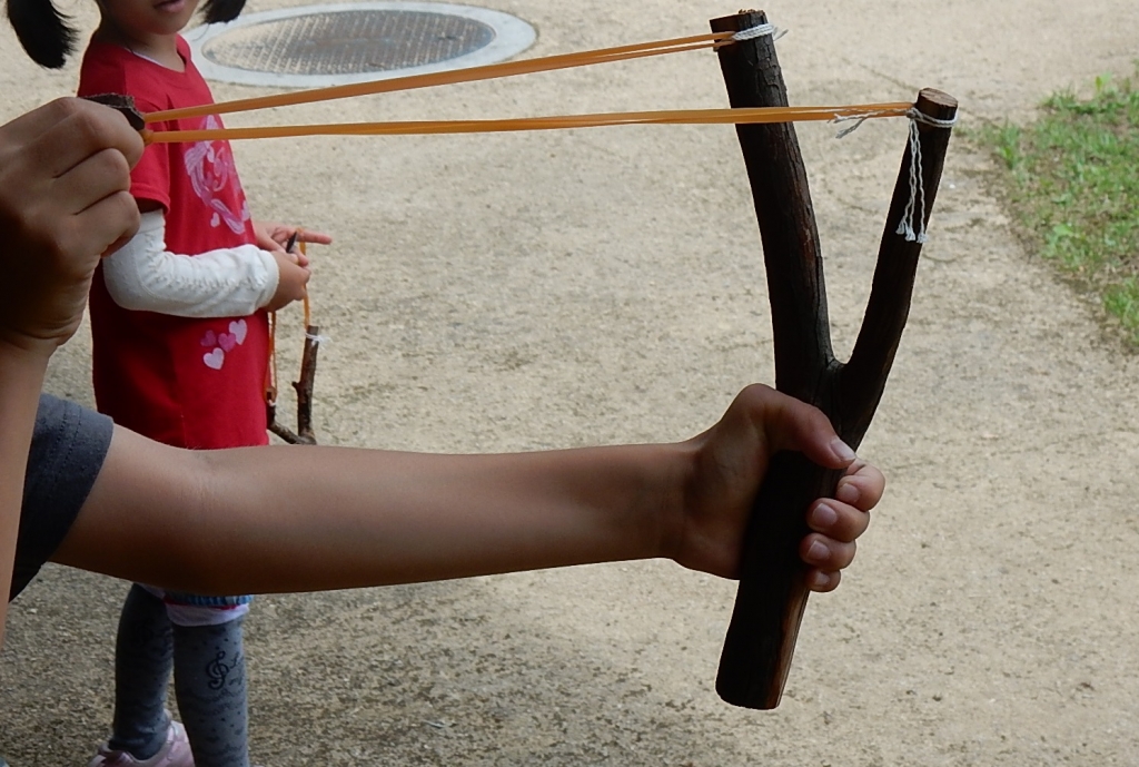 リスッコ・ファミリーキャンプ場の人気商品「竹弓矢」「竹ポックリ」「ゴムパチンコ」「竹筒ご飯」など、工作キットがリニューアル株式会社アウトドア・ラボのプレスリリース