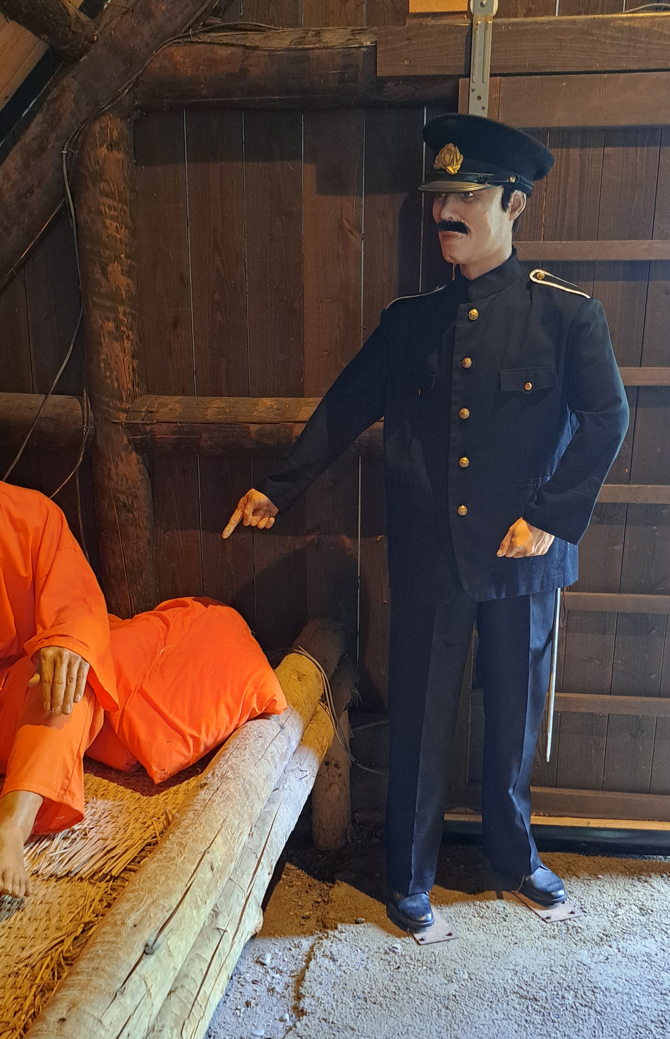 新・監獄日誌: 制服衣替え