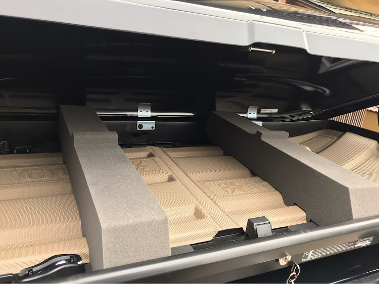 GIVI箱のインナーマットを自作する！材料費は110円 - カスタムライフ