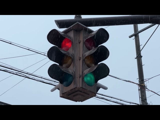 信号機 縦型 本体 本物