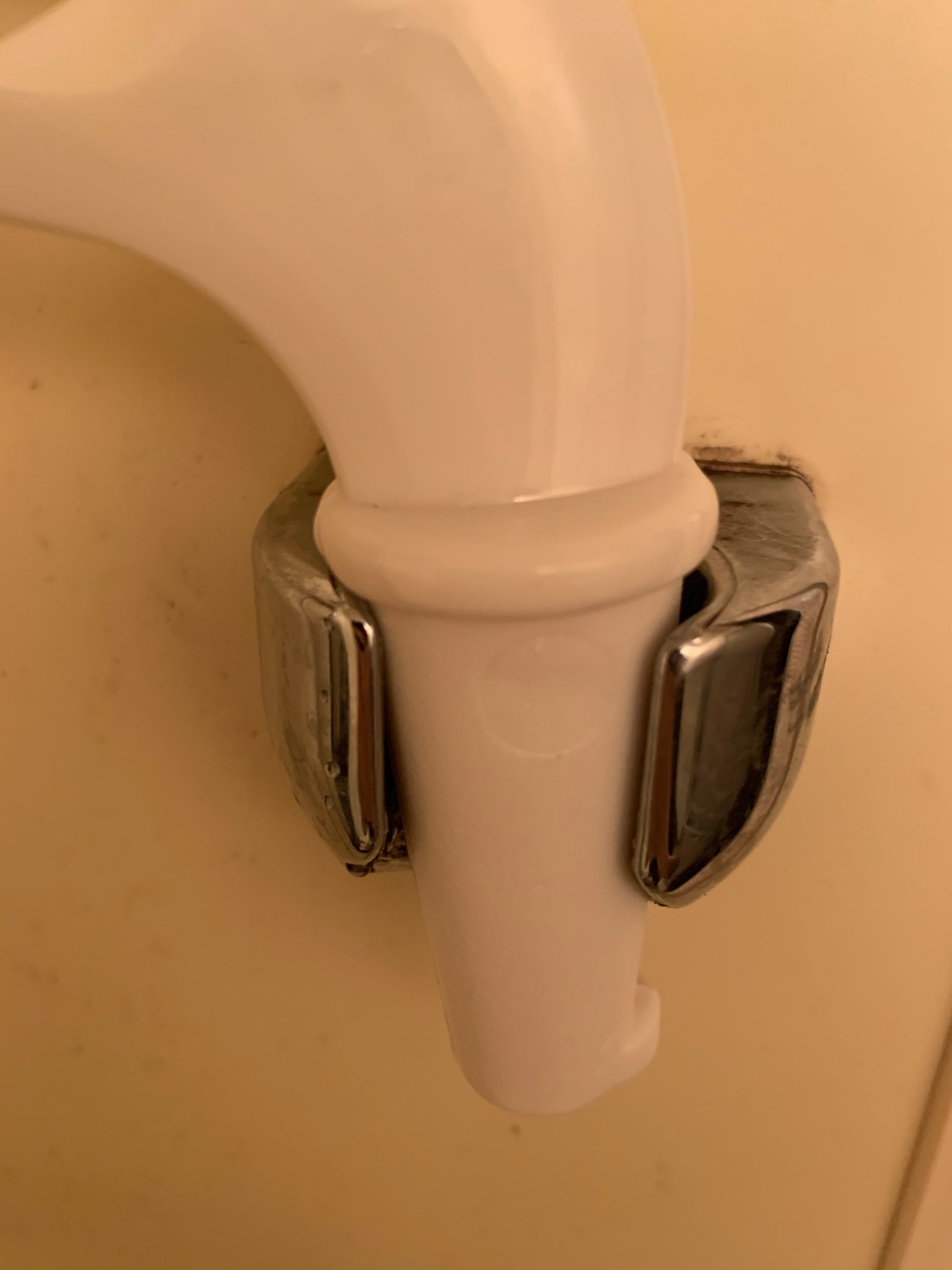 ダイソーのシャワーホルダーが、簡単取付け吸盤で期待以上に使える！クジラとまいにち