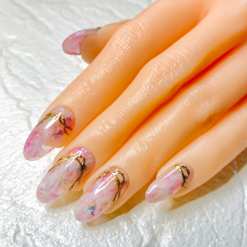 オフィスネイルにも使える♪シンプル夏ネイルの楽しみ方鯨岡百合香