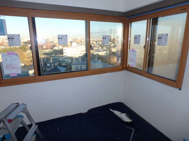 木枠をふかさなくても ふかし枠 コーナー窓に内窓を設置できる場合があります。窓の防音、防犯、結露、断熱のことなら神奈川県の窓の専門店「窓の匠」へ