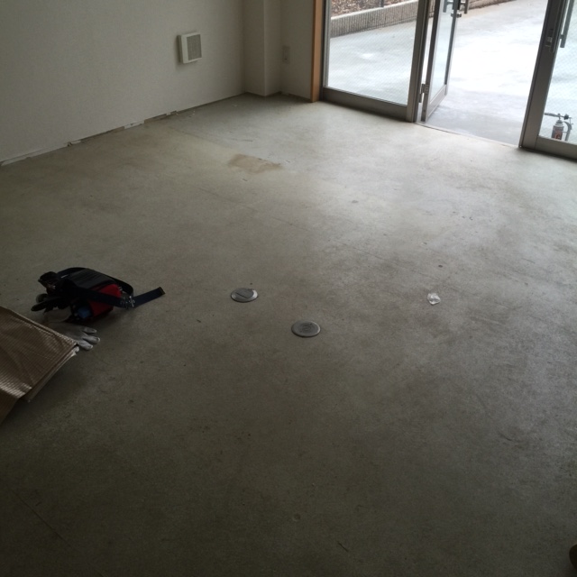 雨漏りが気になるベランダリフォームにはオシャレで快適な『 長尺シート 』での施工がおすすめ！ 兵庫、西宮・芦屋・宝塚・川西・伊丹の外壁塗装PaintWallの塗装お役立ちコラム 現場ブログ 創業106年 外壁塗装・屋根塗装西宮市 芦屋市 宝塚市 川西市 伊丹市