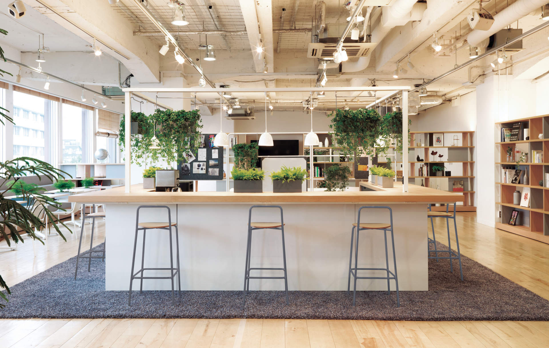 注目5事例 リフレッシュスペースとは？オフィスのプロが教える社員の幸福度を高める方法リリカラ株式会社