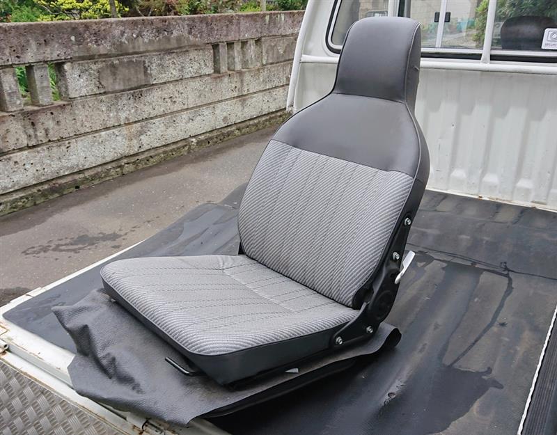 楽天市場 トラック 運転 席 シートの通販