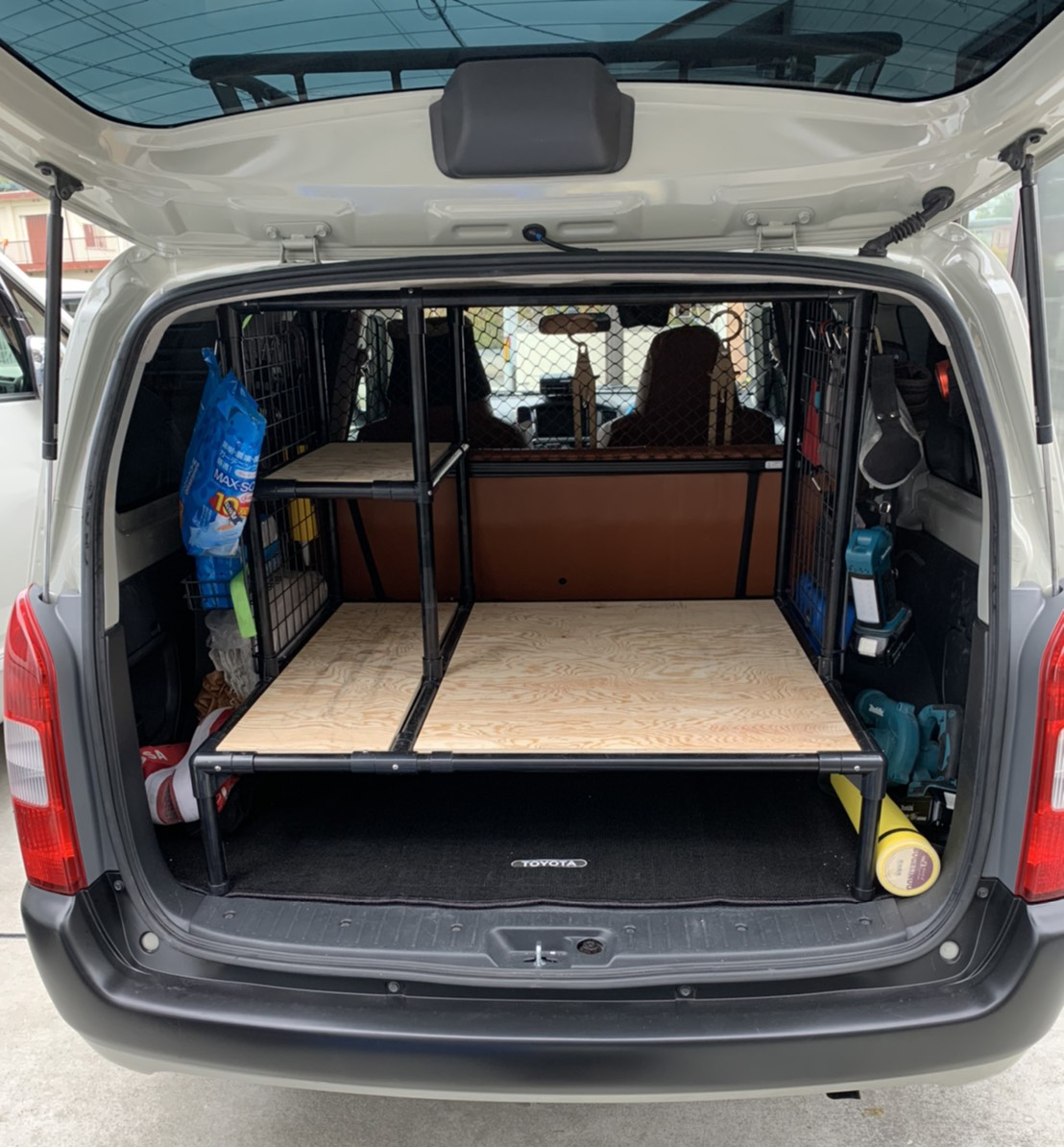 本日はカスタムパーツのご紹介🎵 ヘッドライトコーナー オレンジ加工車検対応50系・160系用 ￥44,000円税込みヘッドライトコーナーをオレンジ化し、US風なルックスを作り出します。さらには夜間の視認性を向上させることで歩行者や自転車などへの注意喚起にも