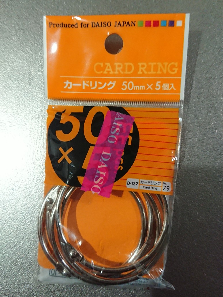 100均で買えるって知ってた？カードリングが実は超便利だった,暗記カードなどを留めている金具、カードリングというのですが、実はアレすごーく便利なんです😆,100均で買うことができ、一袋に5〜12個ほど入っていてめちゃくちゃコスパがいい！サイズも豊富にそろいます✨, ①バッグのファスナー,子どものバッグ、ファスナーが小さくて開け閉めしにくそう💦,