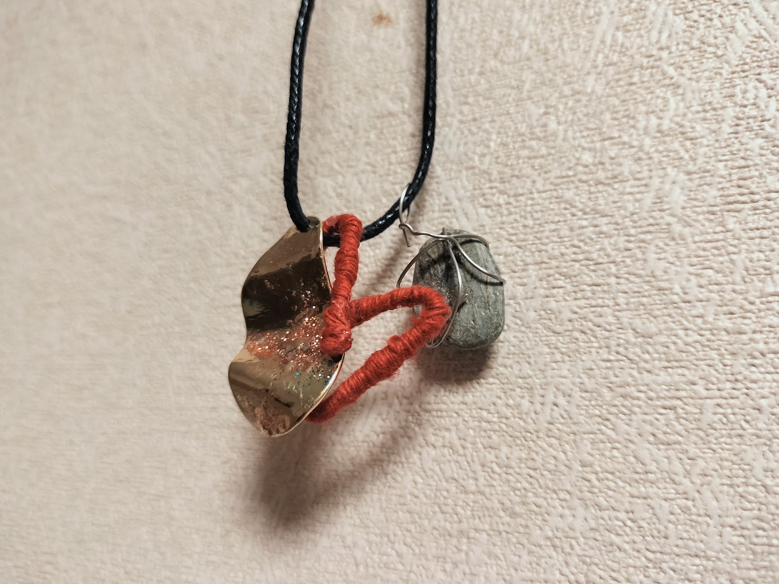 ダイソーのフェイクレザーバイアステープでショルダーストラップを作ってみた - ひとてま戦隊アレンジャ