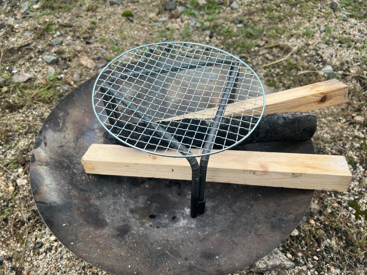 コールマンファイヤーディスクで直火調理にぴったりの五徳グリルを見つけた！ - ぽにろぐ