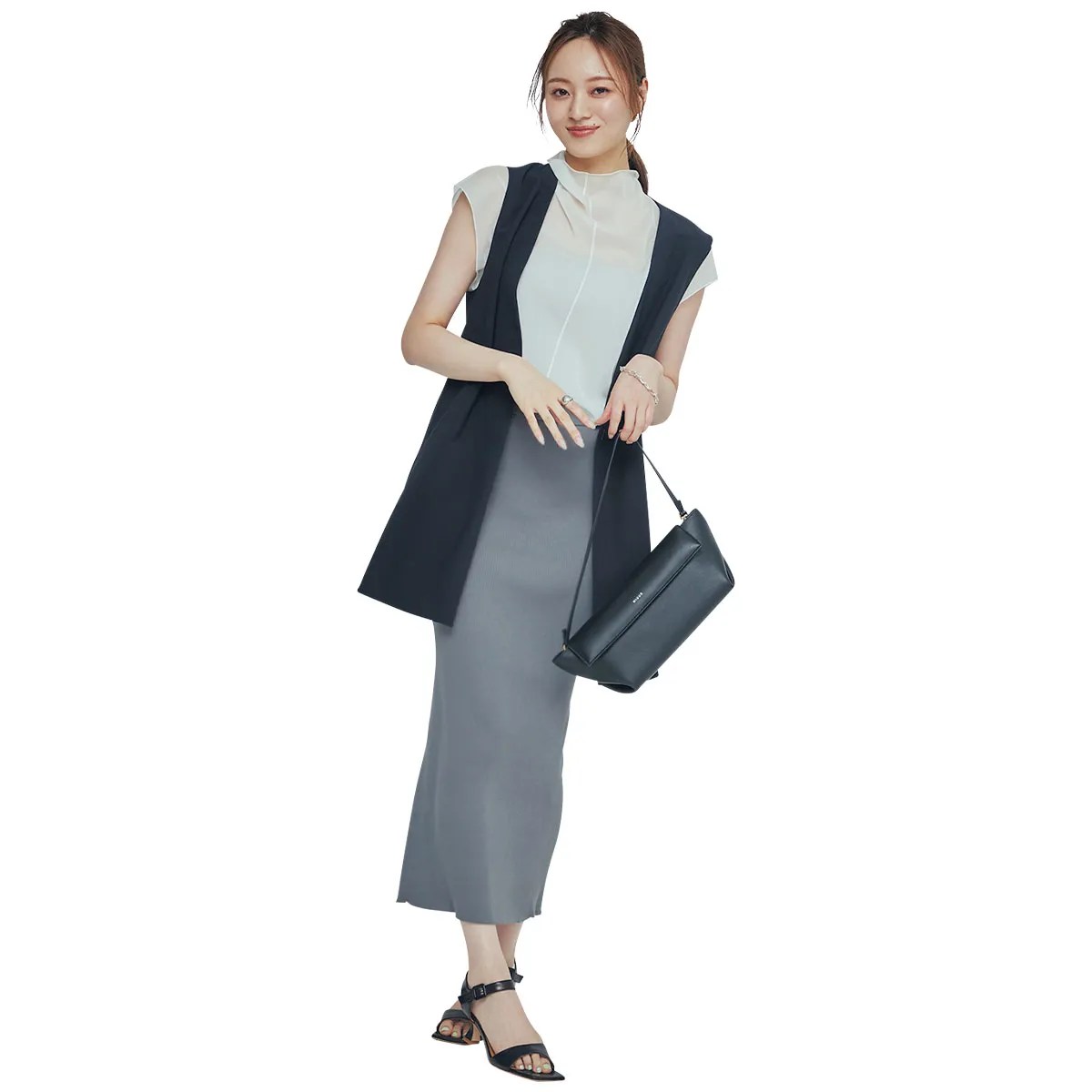 夏のオフィスカジュアル 20〜30代向けレディースお仕事服25選CLASSY. クラッシィ