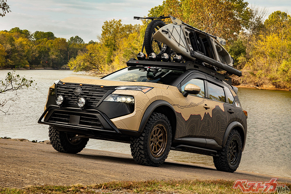 カーボンフェンダーにリフトアップ!! オフロード仕様のエクストレイルをNISMOが作る！ 「ラギッド・ローグ」は市販化熱望のデキ -自動車情報誌「ベストカー」