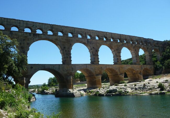 ポン・デュ・ガール ローマの水道橋- ユネスコ世界遺産センタ
