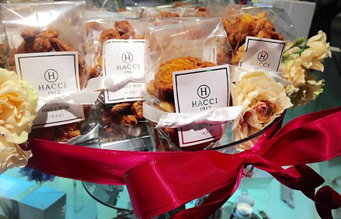 こんな気遣いがうれしい！ 男性が惚れてしまう女性の気遣い「残業時の差し入れ」「マイナビウーマン」