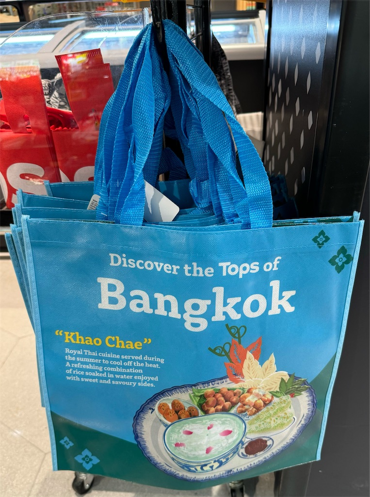 タイでレジ袋が廃止され、バケツ、手押し車、洗濯バサミなど「クリエイティビティーを発揮」して持ち帰り策を講じるタイの皆さん - Togetter