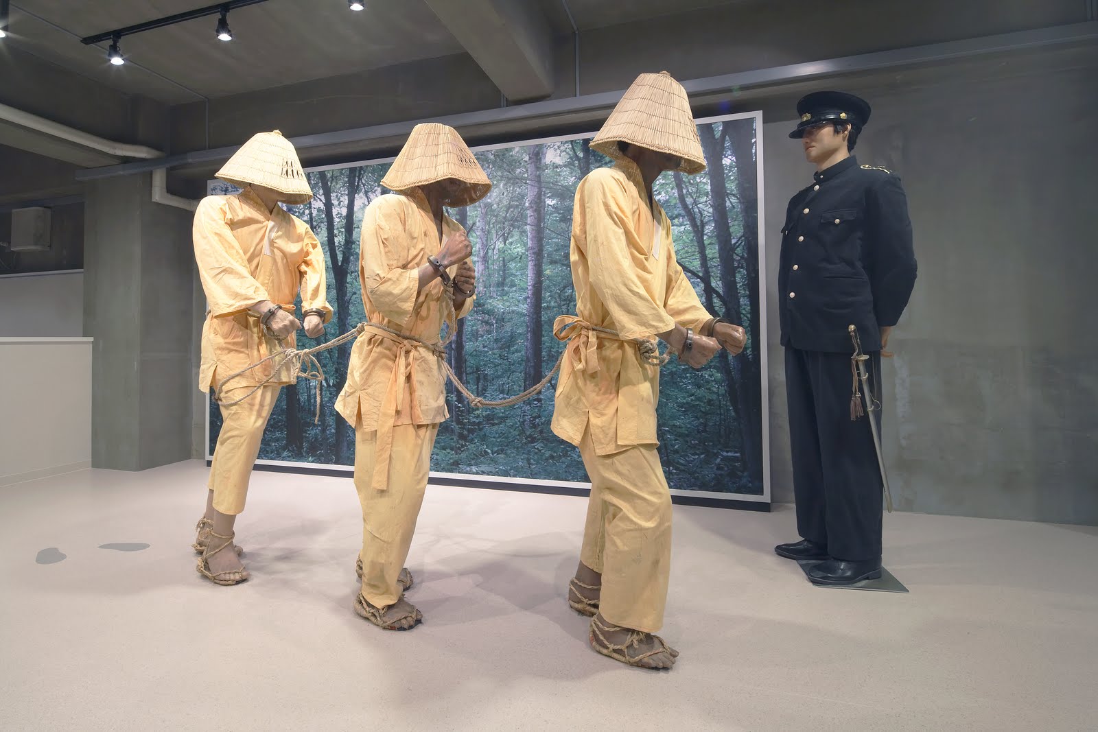 法務省：刑務官・法務教官の制服を見てみよう